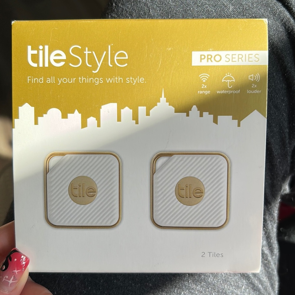 Tile style phone and key finder
